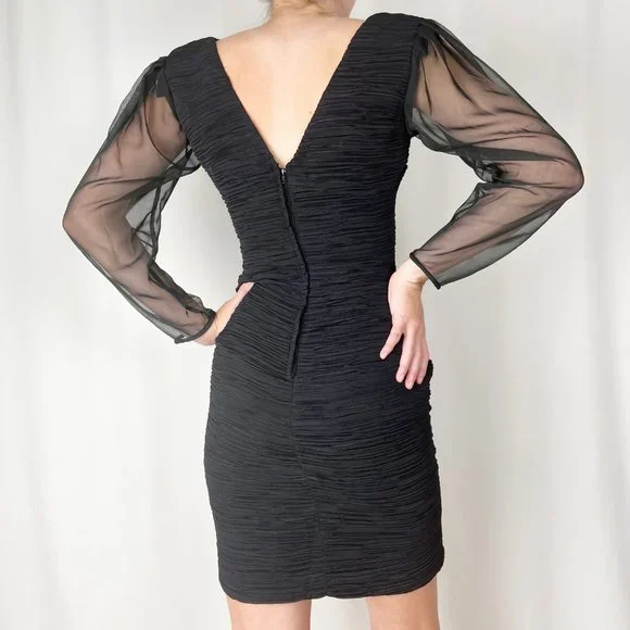 Vintage Union Made USA Sheer Long Sleeve Fitted Little Black Dress Mini Midi LBD - Picture 2 of 6